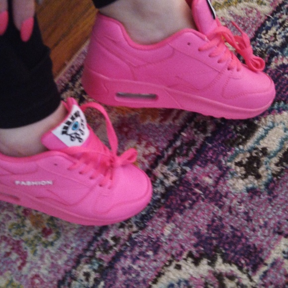 Shoes - 🧿 Pink athletic sneakers new size 5.5